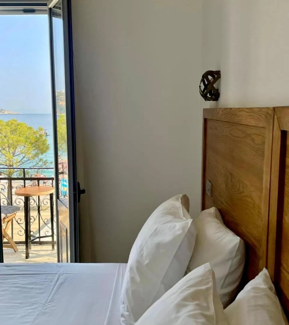Guesthouse 1932 Himare Bed & Breakfast