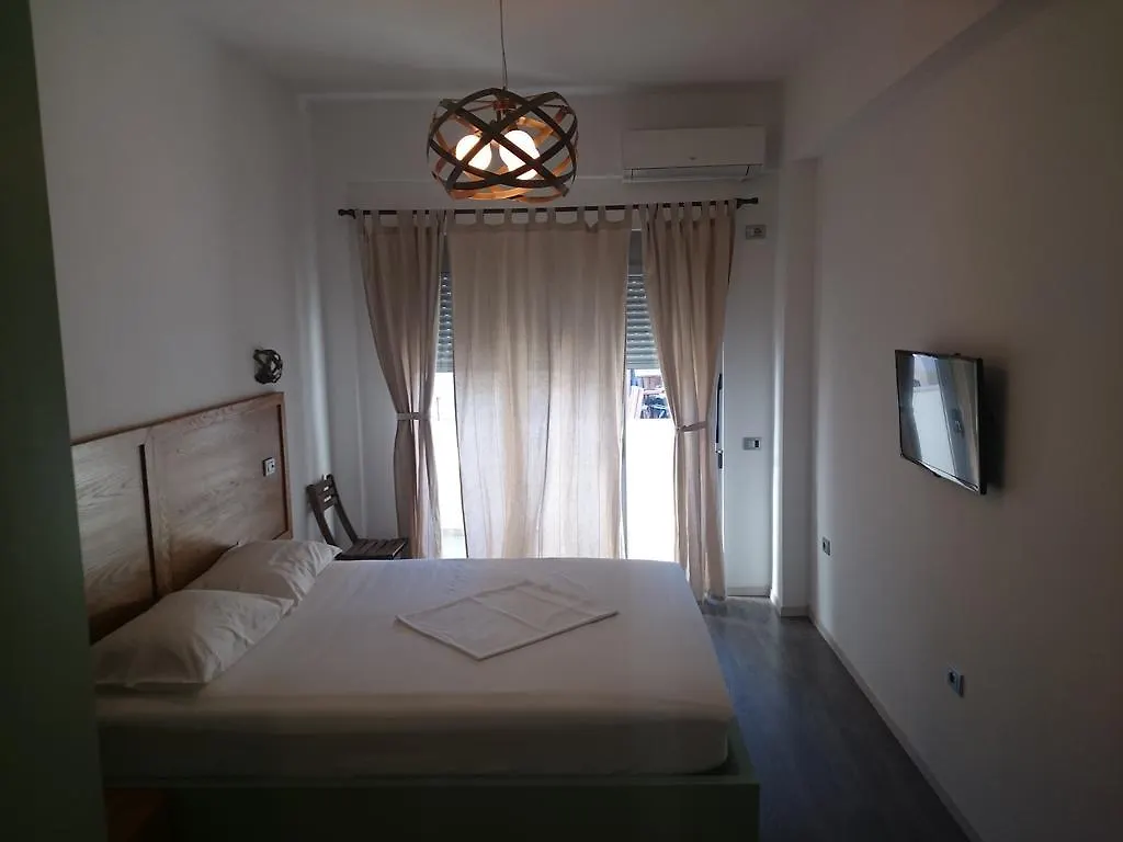 Guesthouse 1932 Himare Bed & Breakfast