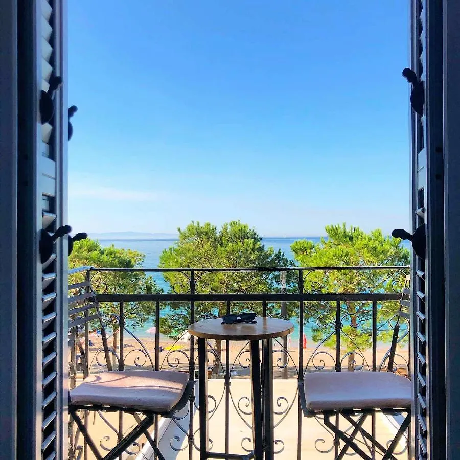 Guesthouse 1932 Himare Bed & Breakfast