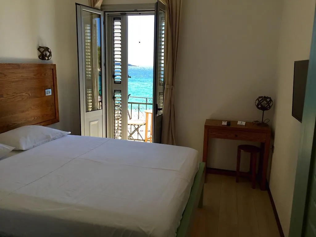 Guesthouse 1932 Himare Bed & Breakfast