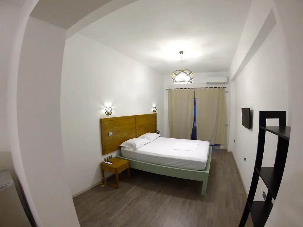 Guesthouse 1932 Himare Bed & Breakfast
