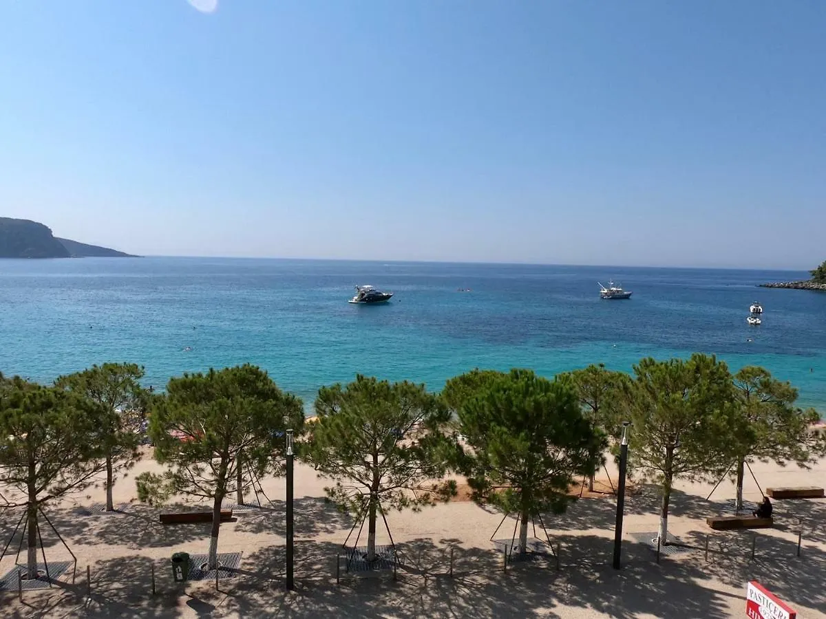 Guesthouse 1932 Himare Bed & Breakfast