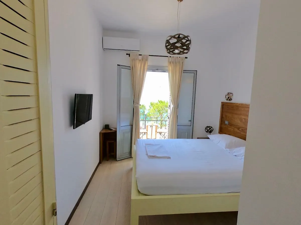 Guesthouse 1932 Himare Bed & Breakfast